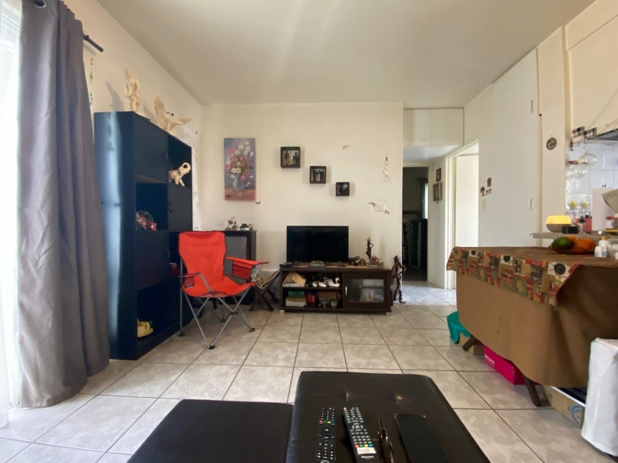 2 Bedroom Property for Sale in Oakglen Western Cape